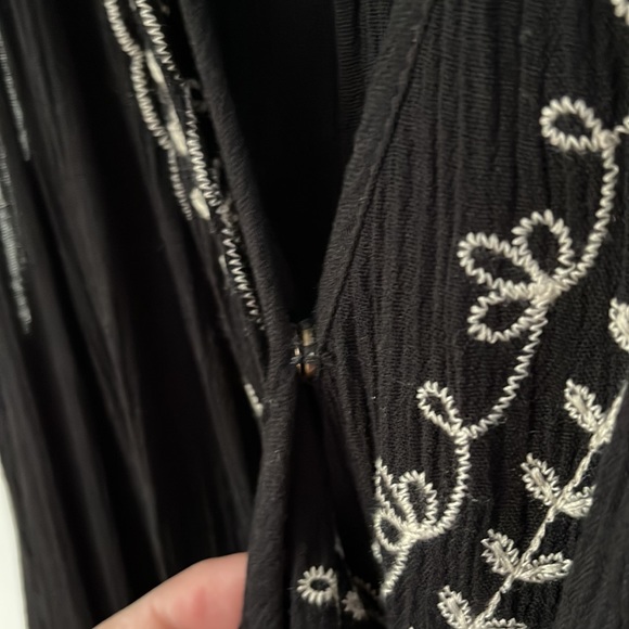 Black dress - Picture 6 of 6